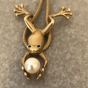 14K gold frog pendant and gold chain